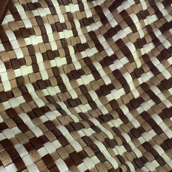 Thais Calvin Klein bag is in perfect condition inside and out - Picture 2 of 4